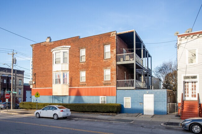 Building Photo - 65-67 Watervliet Ave