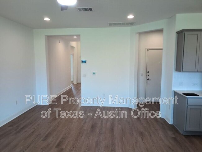 Building Photo - 16937 Aventura Ave