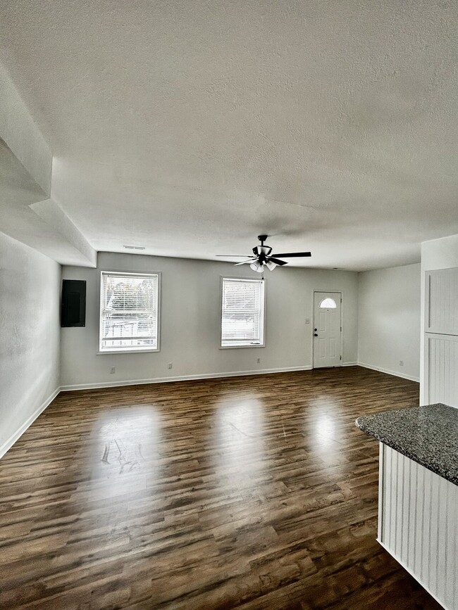 Building Photo - 115 W Market St Apt A