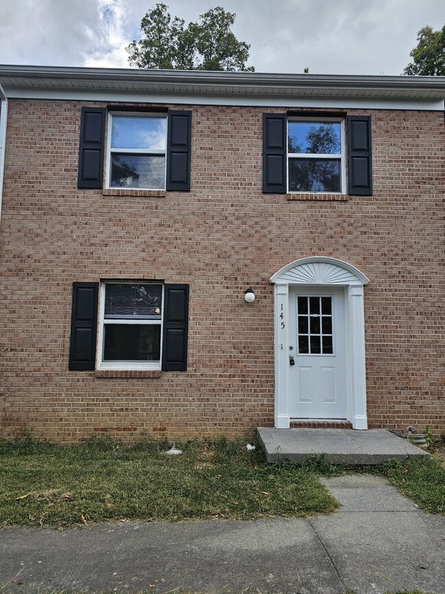 Building Photo - 145 Buckingham Dr