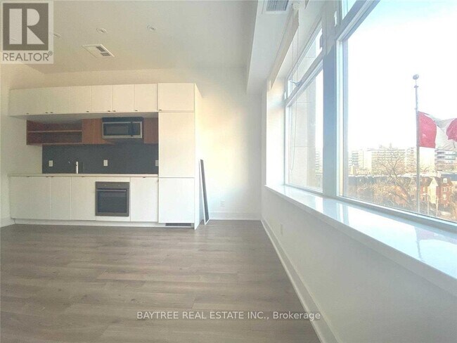 Photo du bâtiment - 111 St Clair Ave W