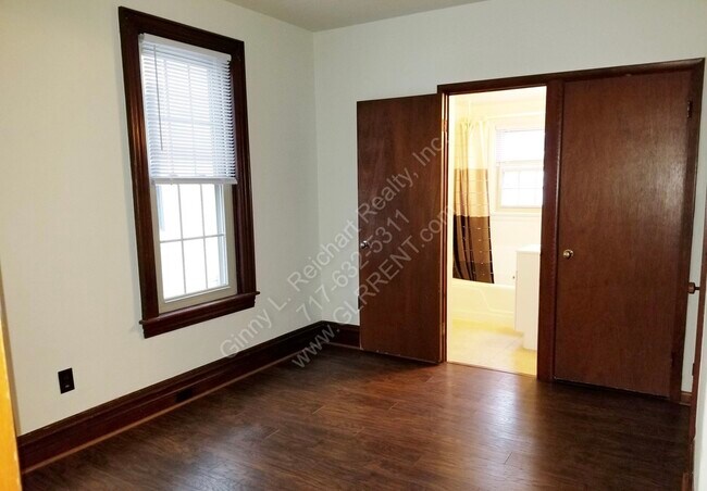509 Baltimore Street, 1st Floor - Bedroom - 509 Baltimore St