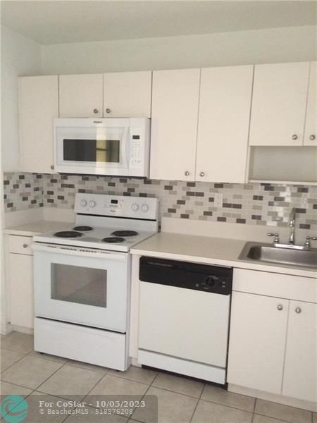 Building Photo - 7440 Miami Lakes Dr