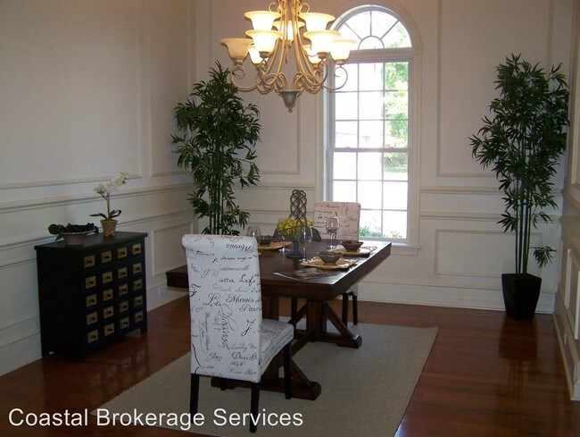 Building Photo - 11 Lynnfield Pl