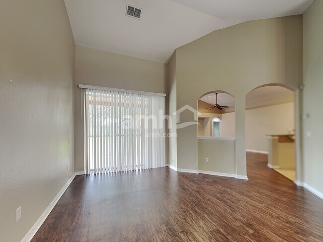 Building Photo - 9302 Dresden Pl