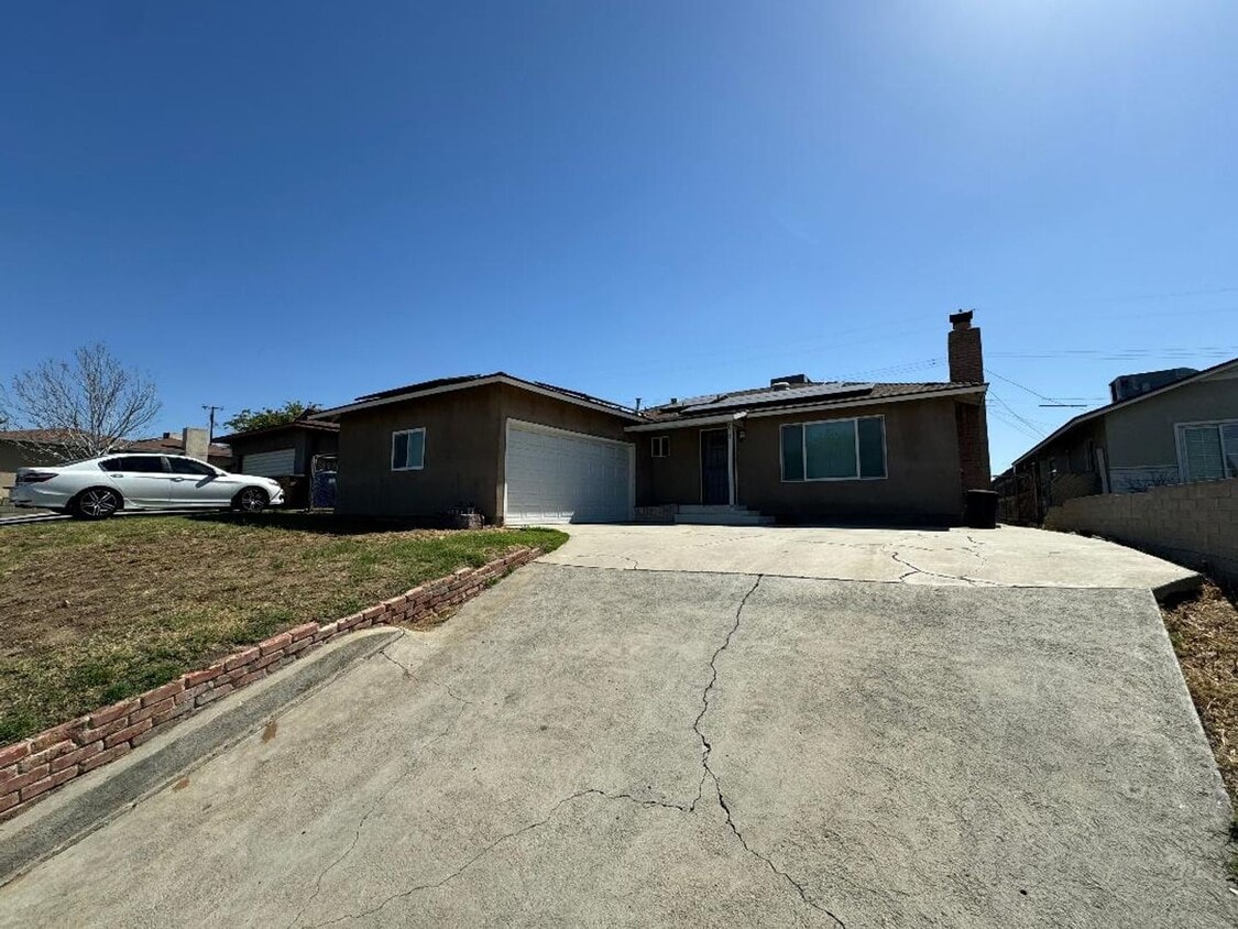 2013 Avondale Dr, Bakersfield, CA 93306 House Rental in Bakersfield