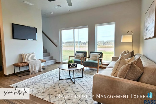 Building Photo - Modern & Spacious 3-Bedroom Townhome on Sioux Falls’ West Side