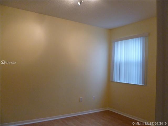 Foto del edificio - 6320 NW 114th Ave