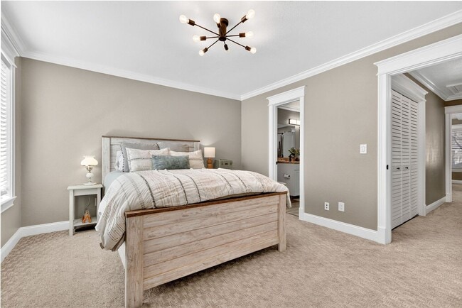 Building Photo - Two Bedroom Townhome W/ Garage!