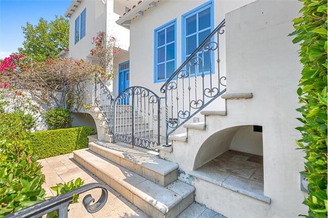Building Photo - 7441 Cabrillo Ave