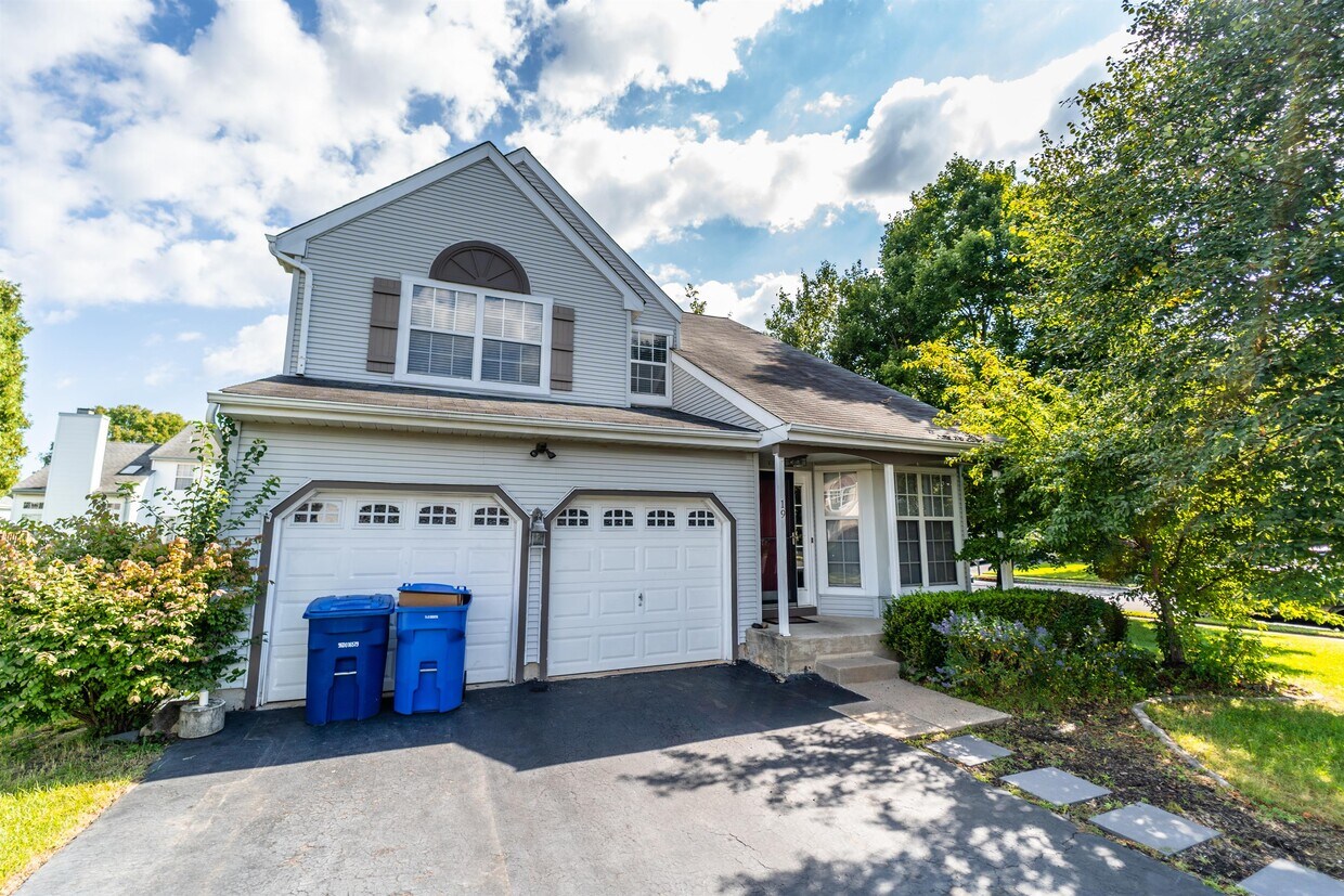 Primary Photo - 19 Dryden Dr