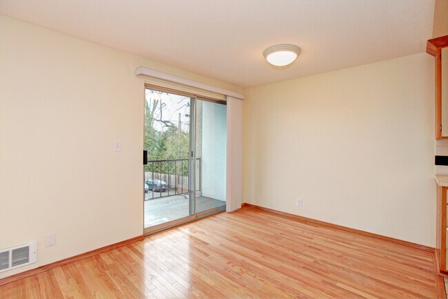 Building Photo - 52 W Etruria St