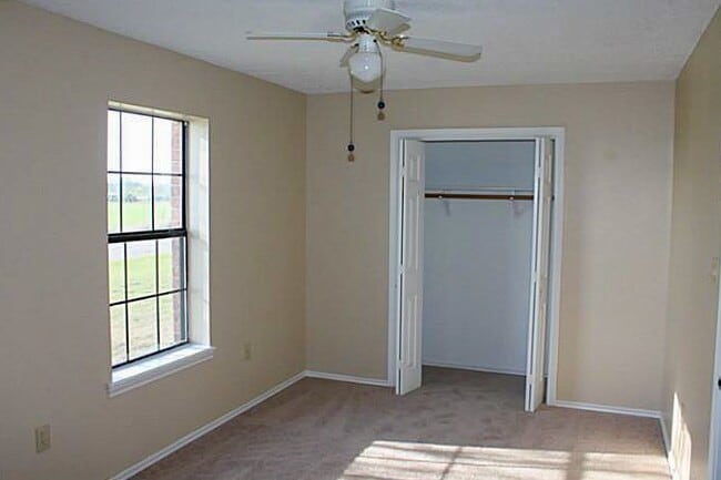 Building Photo - 803 S Wickham St