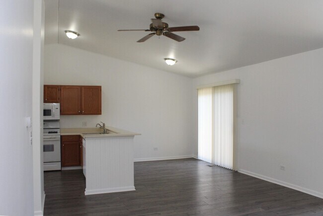 Building Photo - 930 Debden Dr