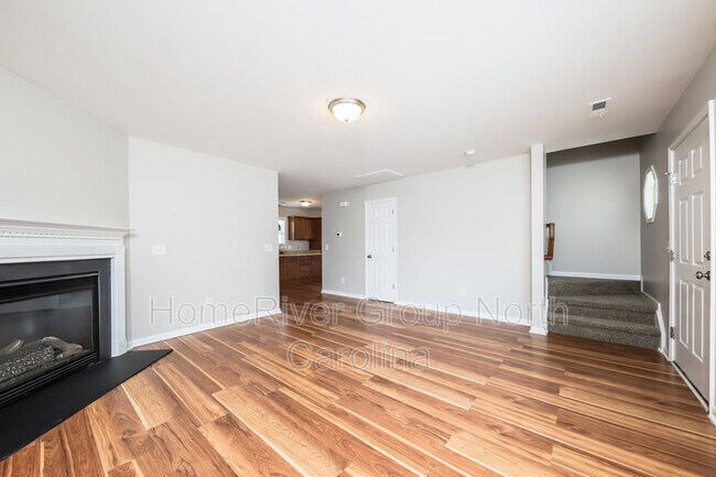 Building Photo - 4060 Village Park Ct