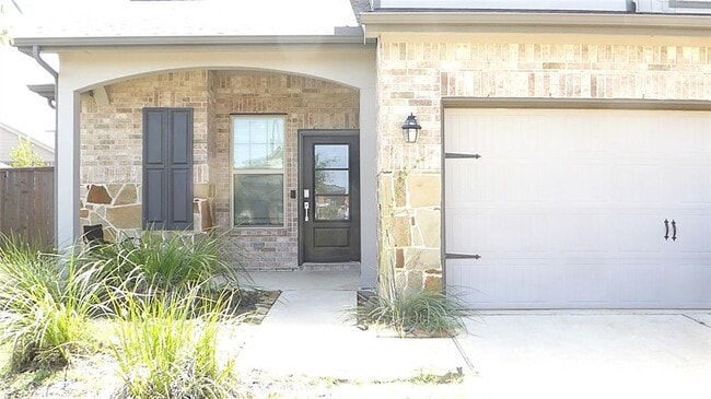 Building Photo - 6319 Shadowbrook Hollow Trail