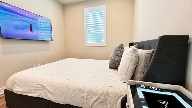 Building Photo - 1307 W Cara Dr