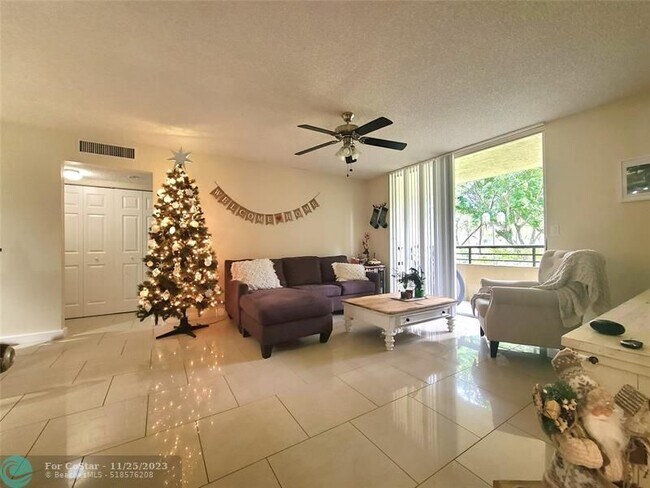 Foto del edificio - 801 Lyons Rd