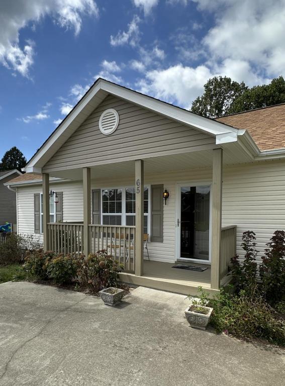 Building Photo - 65 W Newberry Dr