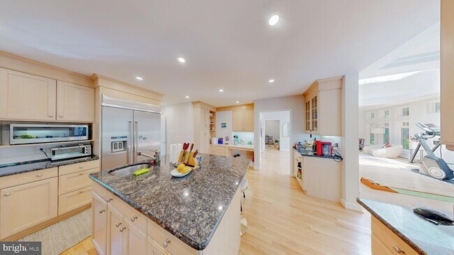Foto del edificio - 8403 Bradmoor Dr