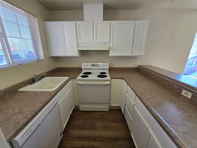 Building Photo - MOVE-IN SPECIAL: $700 OFF THE FIRST FULL M...