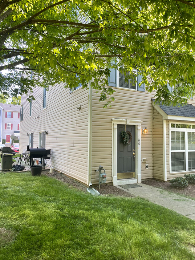 Primary Photo - Room in Townhome on Barrymore St