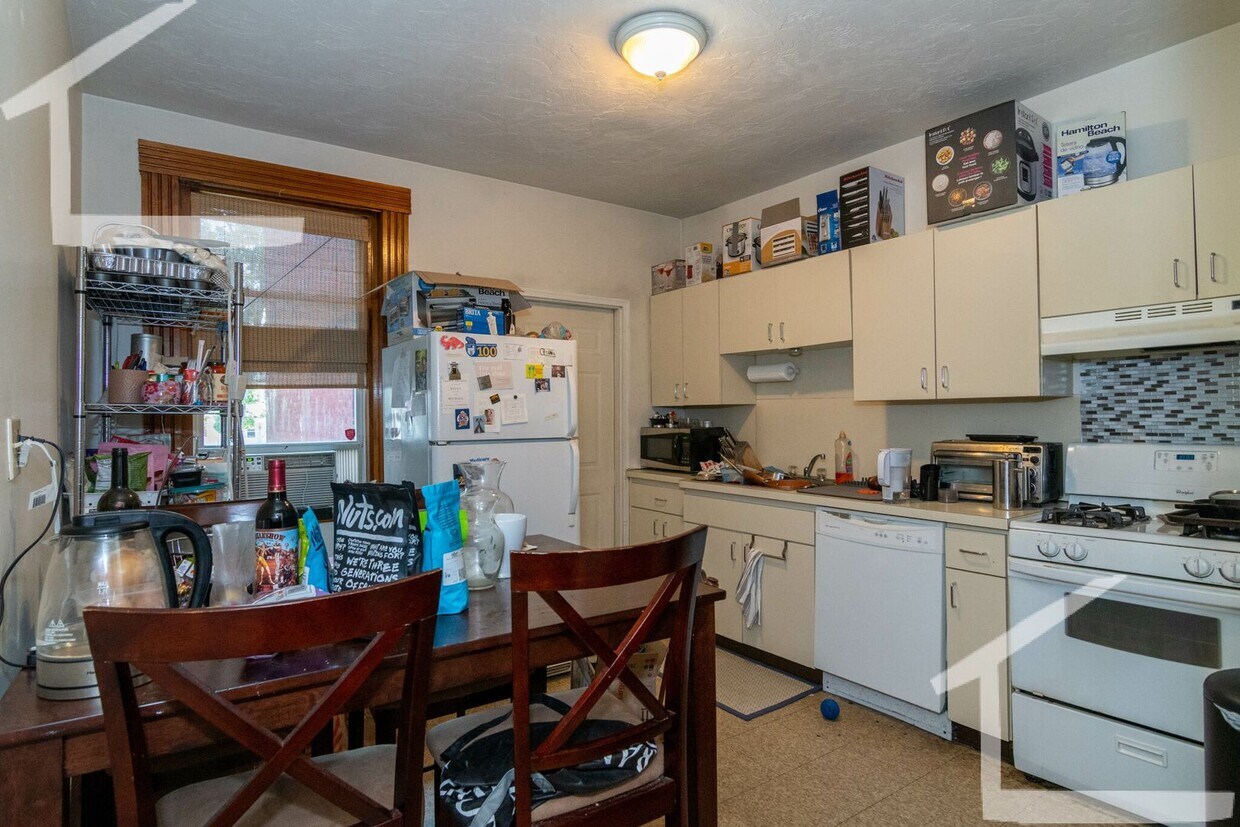 Oak Square 2 bed with porch! Big rooms! - Oak Square 2 bed with porch!  Big rooms!