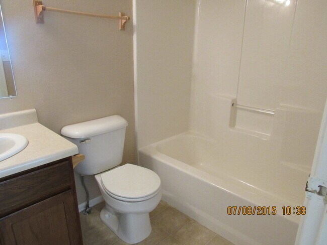 Building Photo - Ranch Style Condo!