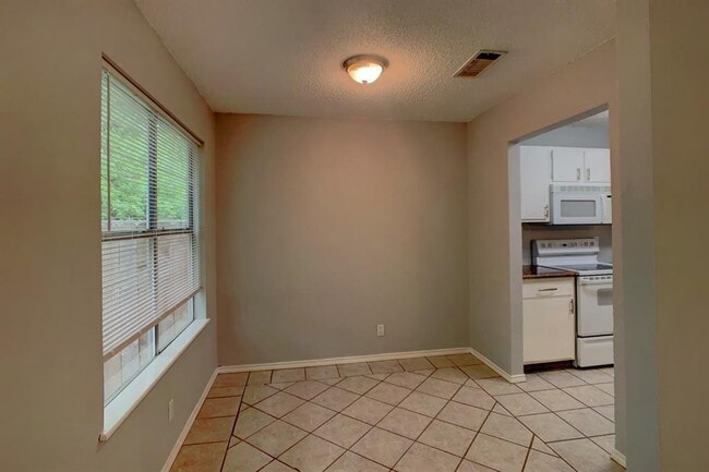 Building Photo - 13206 Saxby Ct