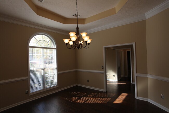 Building Photo - Beautiful 4-Bedroom, 3-Bath Home with Gara...