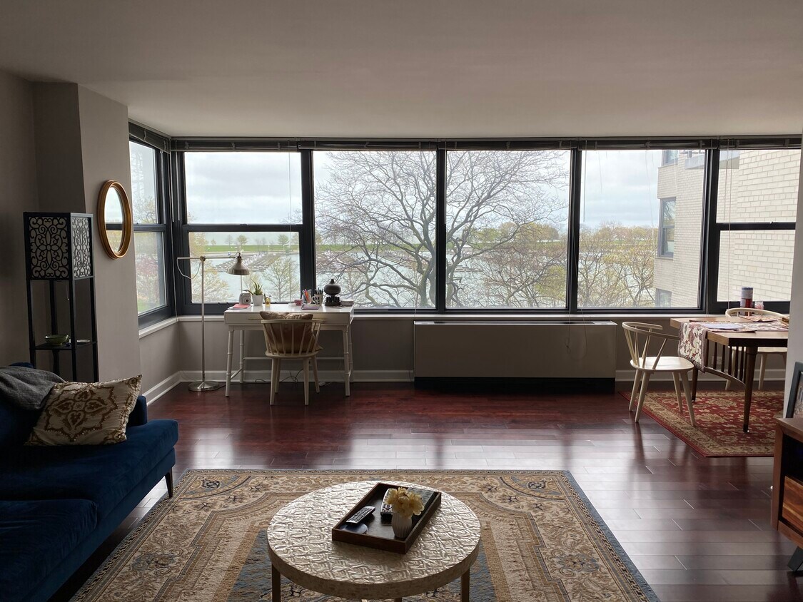Foto principal - 3440 N Lake Shore Dr