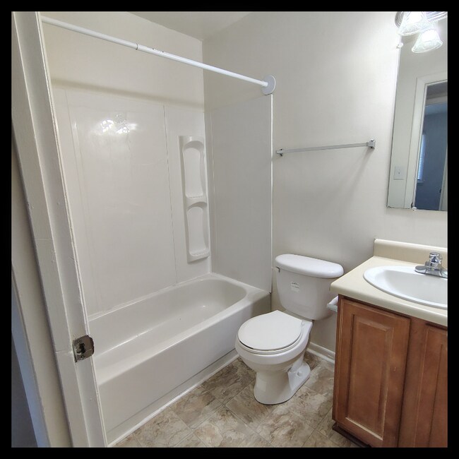 Building Photo - 600 Reusens Rd