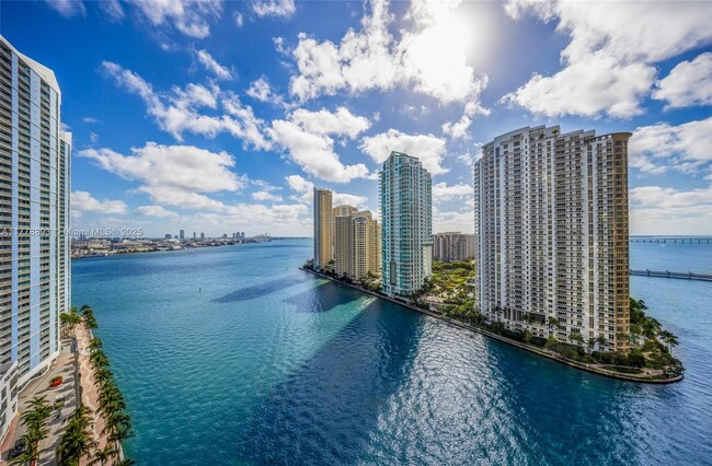 Building Photo - 300 Biscayne Blvd Way