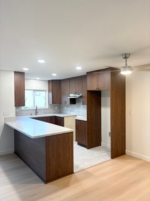 Building Photo - 821 Arcadia Ave