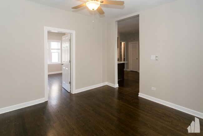 Building Photo - 1606 W Berwyn Ave