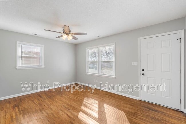 Foto del edificio - 911 Belinda St