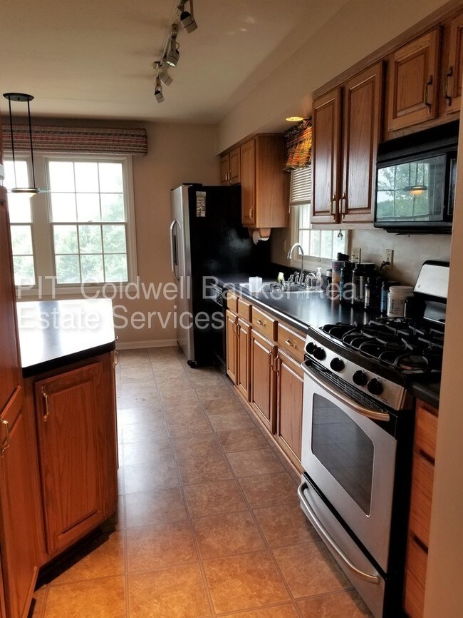 Foto del edificio - 1044 Meadowbrook Dr, Canonsburg, PA, 15317