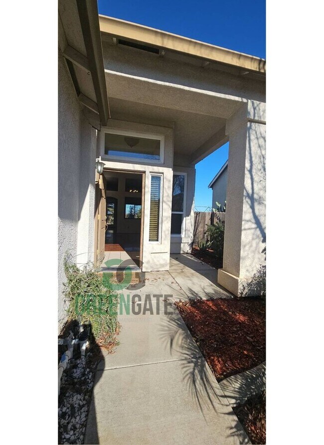 Building Photo - Available Now! 3 Bedroom 2 Bath Spacious Home in Tracy!!