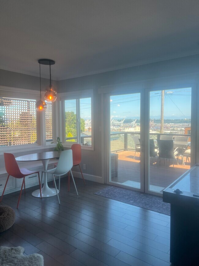 Foto del edificio - 3836 34th Ave SW