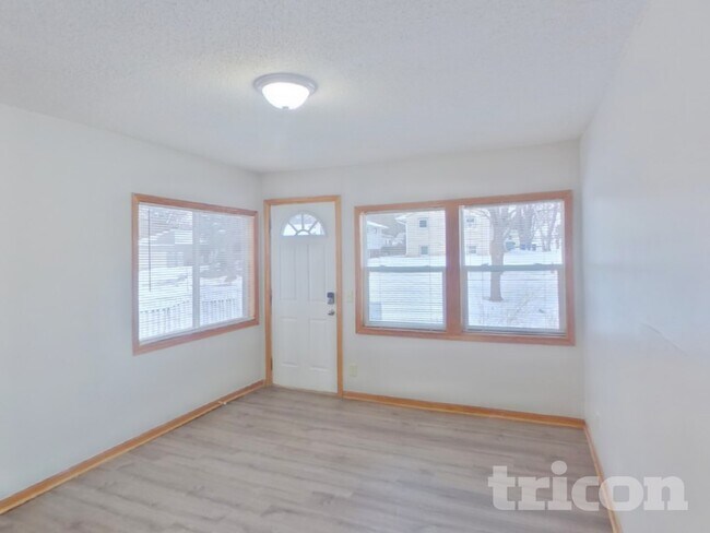 Foto del edificio - 2144 Sherwood Ave