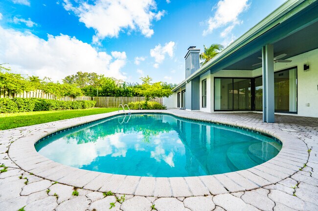 Foto del edificio - 3048 NW 27th Ter