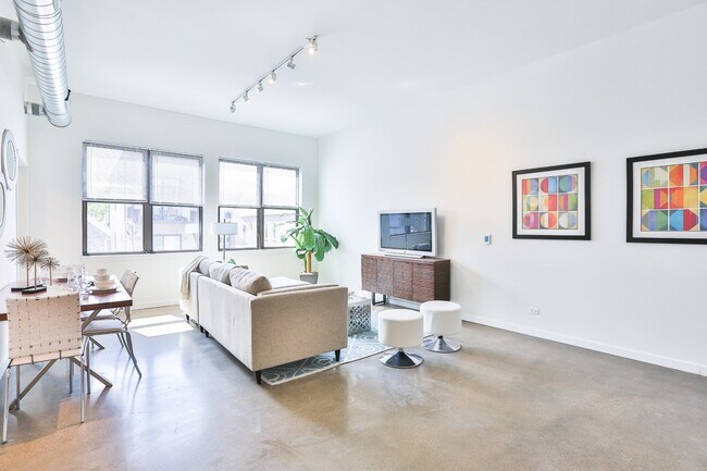 Foto del edificio - 1062 N Ashland Ave