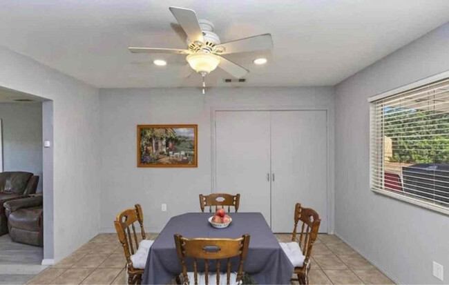 Foto del edificio - 5280 Allison Ln
