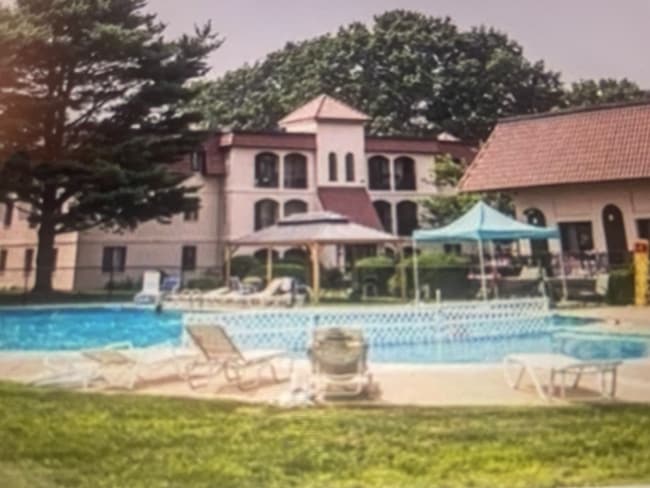 Building Photo - 24 Madrid Sq