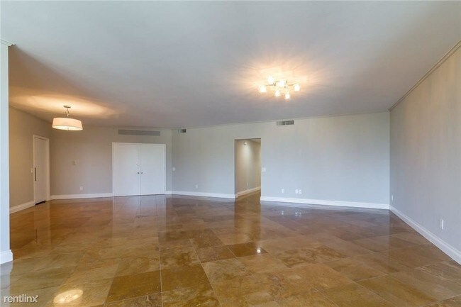 Building Photo - 21050 NE 38th Ave