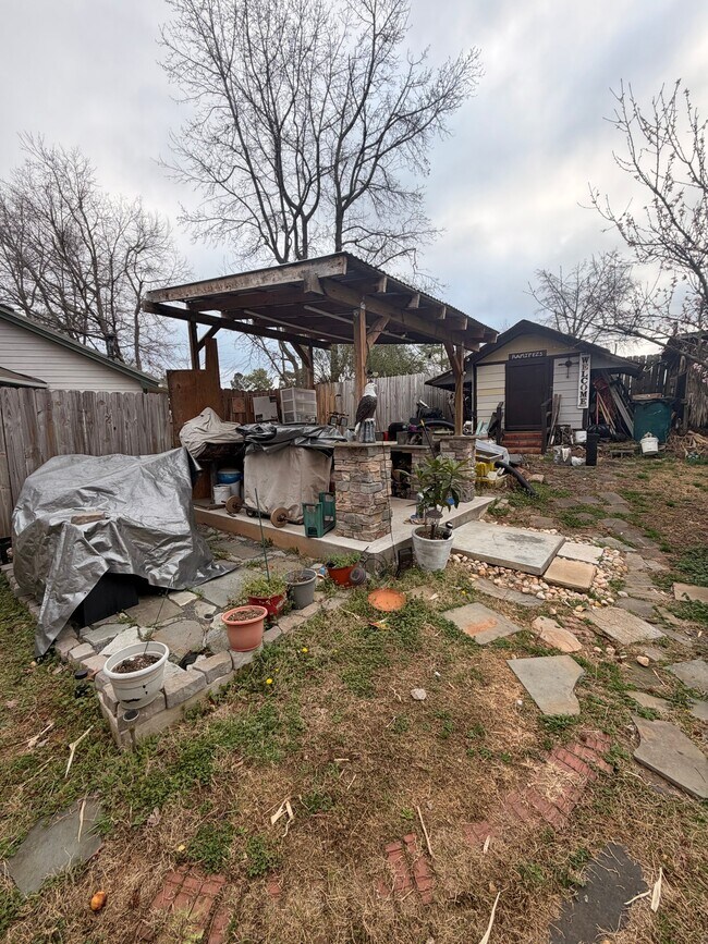 Foto del edificio - 3714 Pine Knoll Dr