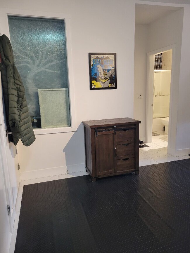 Entryway - 12310 222 St