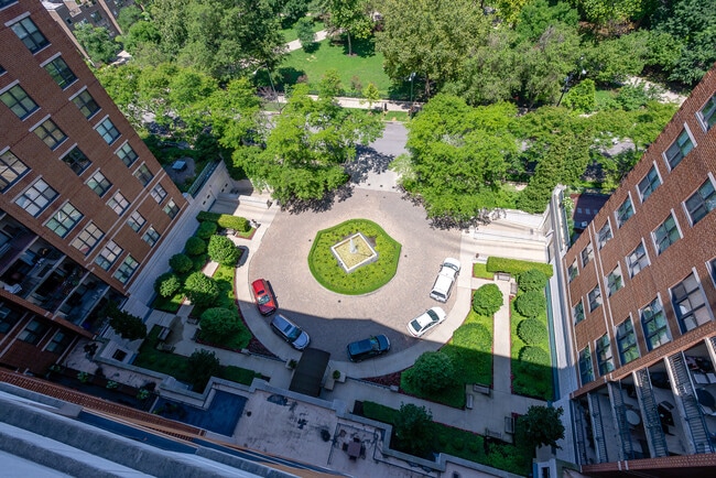 Building Photo - 55 W Delaware Pl