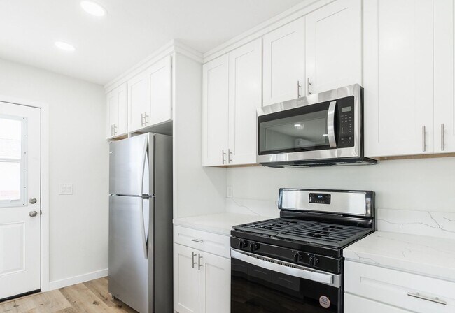 Foto del edificio - Welcome to your beautifully renovated single level home in the heart of Oceanside!