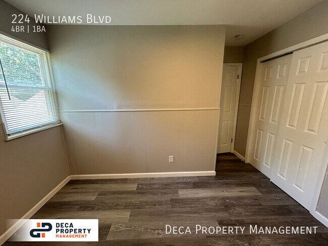 Foto del edificio - 4 BEDROOM 1 BATHROOM HOUSE